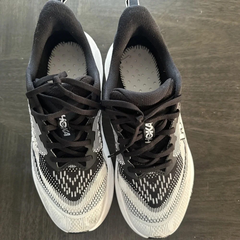 Size 9B Women's Hoka One One SKYFLOW Regular Shoes Black & White No Insole